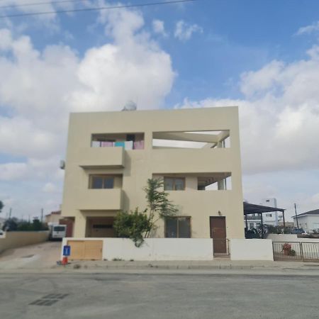 Top Floor 1 Bdrm Aprtrmnt Dromolaxia Εξωτερικό φωτογραφία