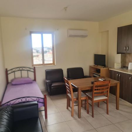 Top Floor 1 Bdrm Aprtrmnt Dromolaxia Εξωτερικό φωτογραφία