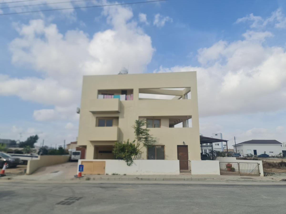 Top Floor 1 Bdrm Aprtrmnt Dromolaxia Εξωτερικό φωτογραφία