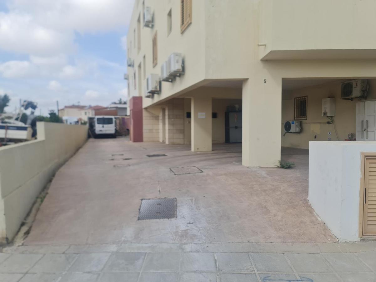 Top Floor 1 Bdrm Aprtrmnt Dromolaxia Εξωτερικό φωτογραφία